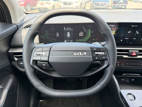New 2026 Kia Sportage LX FWD image 10
