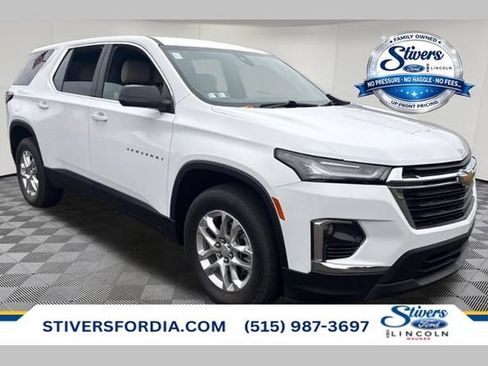 Used 2023 Chevrolet Traverse LS FWD image 1