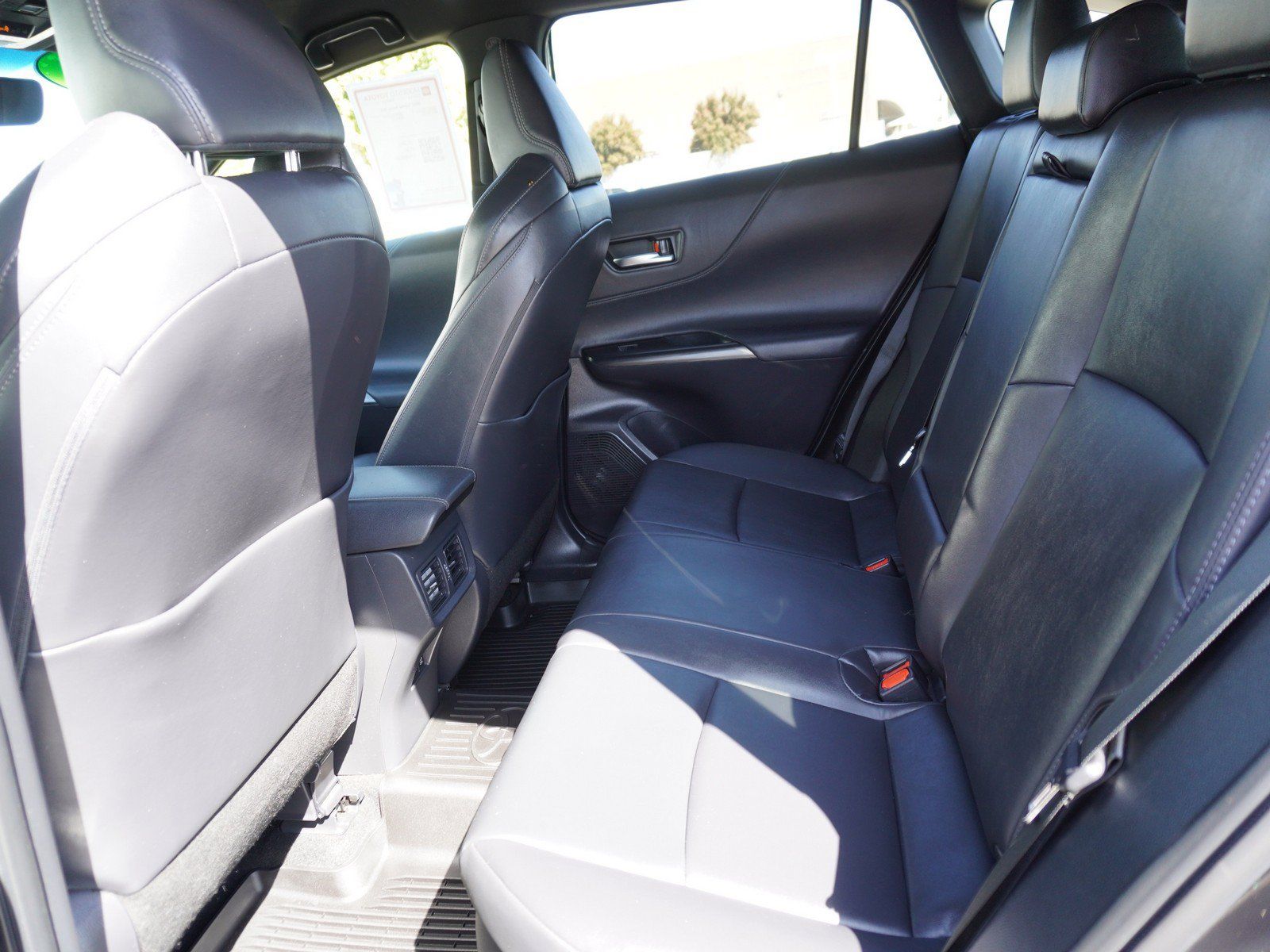 Used 2022 Toyota Venza XLE AWD/4WD image 13