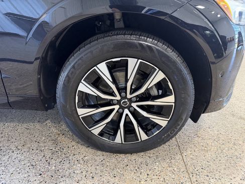 Used 2023 Volvo XC60 B5 Plus AWD/4WD image 32
