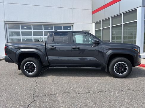Used 2024 Toyota Tacoma TRD Off-Road w/ TRD Off Road Upgrade Package AWD/4WD image 10