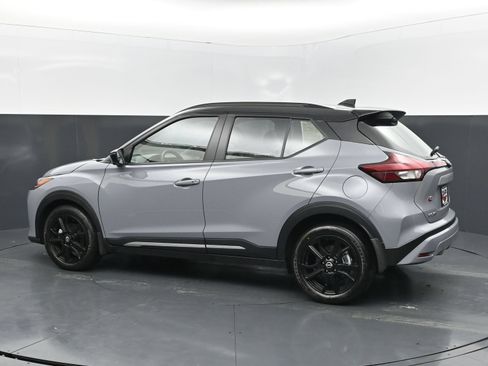 Used 2024 Nissan Kicks SR w/ SR Premium Package FWD image 3