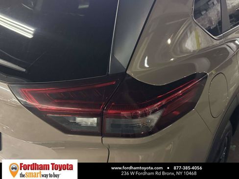 Used 2025 Nissan Rogue SV AWD/4WD image 10