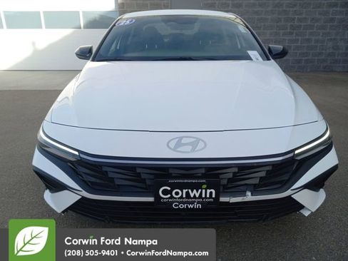 Used 2025 Hyundai Elantra Sport image 8