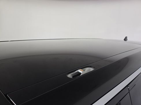 Used 2023 Rivian R1S Adventure image 13