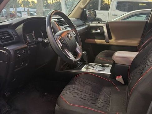 Used 2018 Toyota 4Runner SR5 Premium image 3