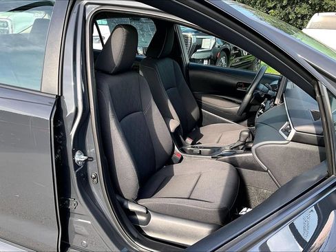 Used 2025 Toyota Corolla LE FWD image 30