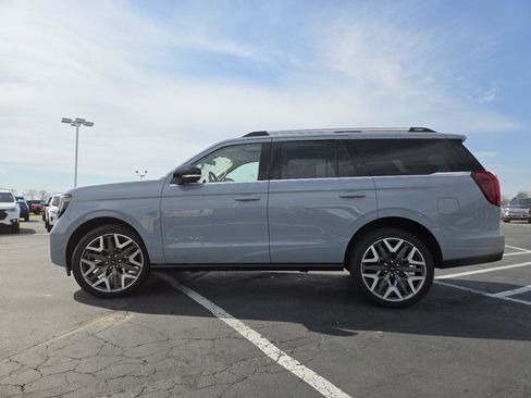 Used 2025 Ford Expedition Platinum w/ Platinum Ultimate Package AWD/4WD image 17
