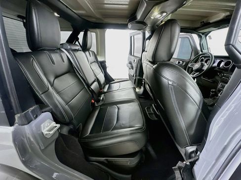 Used 2023 Jeep Wrangler Unlimited Sahara AWD/4WD image 11
