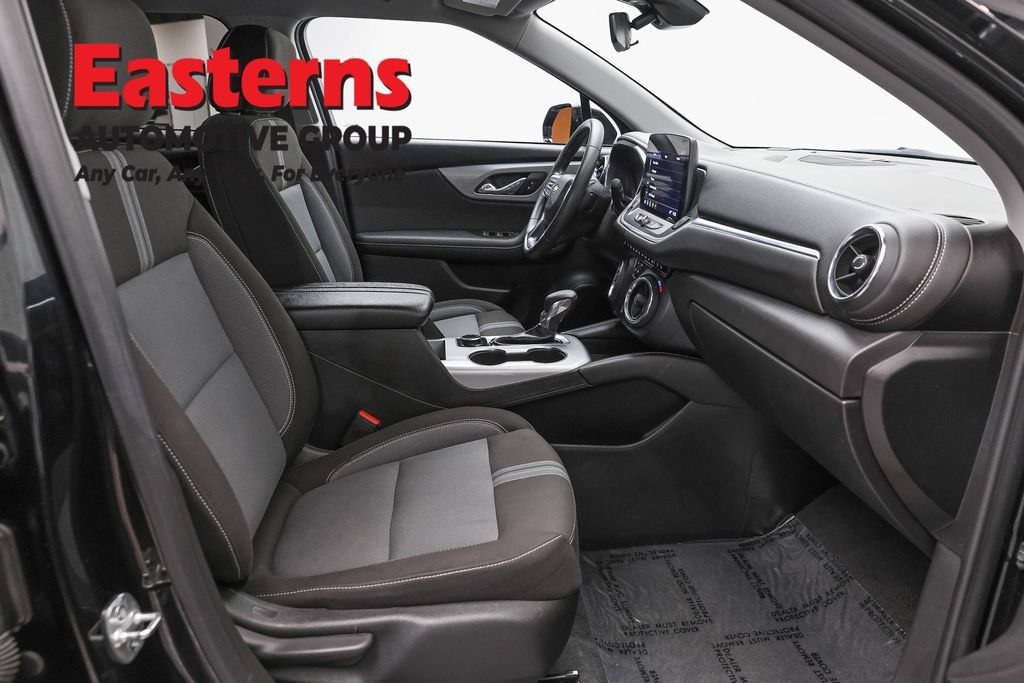 Used 2025 Chevrolet Blazer LT FWD image 25