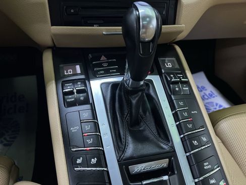 Used 2018 Porsche Macan AWD/4WD image 25