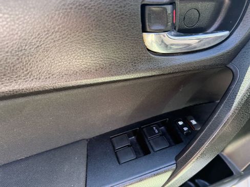 Used 2019 Toyota Corolla LE image 19