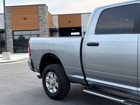 Used 2024 RAM 2500 Big Horn AWD/4WD image 3