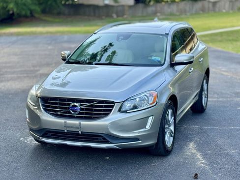 Used 2016 Volvo XC60 T6 w/ Proximity Package AWD/4WD image 17