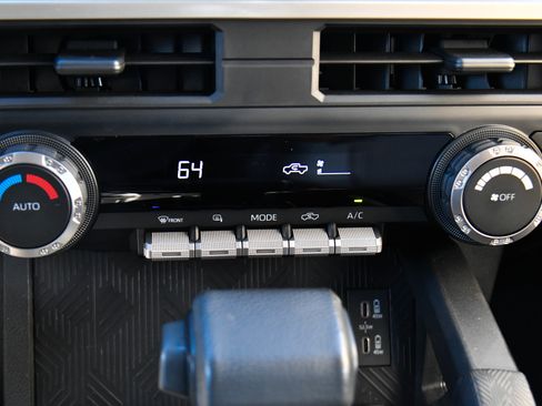 Used 2024 Toyota Tacoma TRD Sport image 25