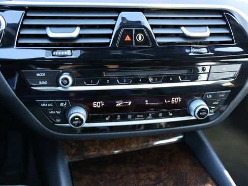 Used 2019 BMW 540i xDrive w/ Convenience Package image 26