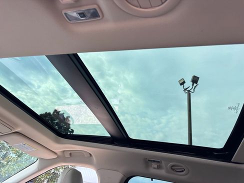 Used 2020 Ford Explorer Platinum w/ Premium Technology Package image 4