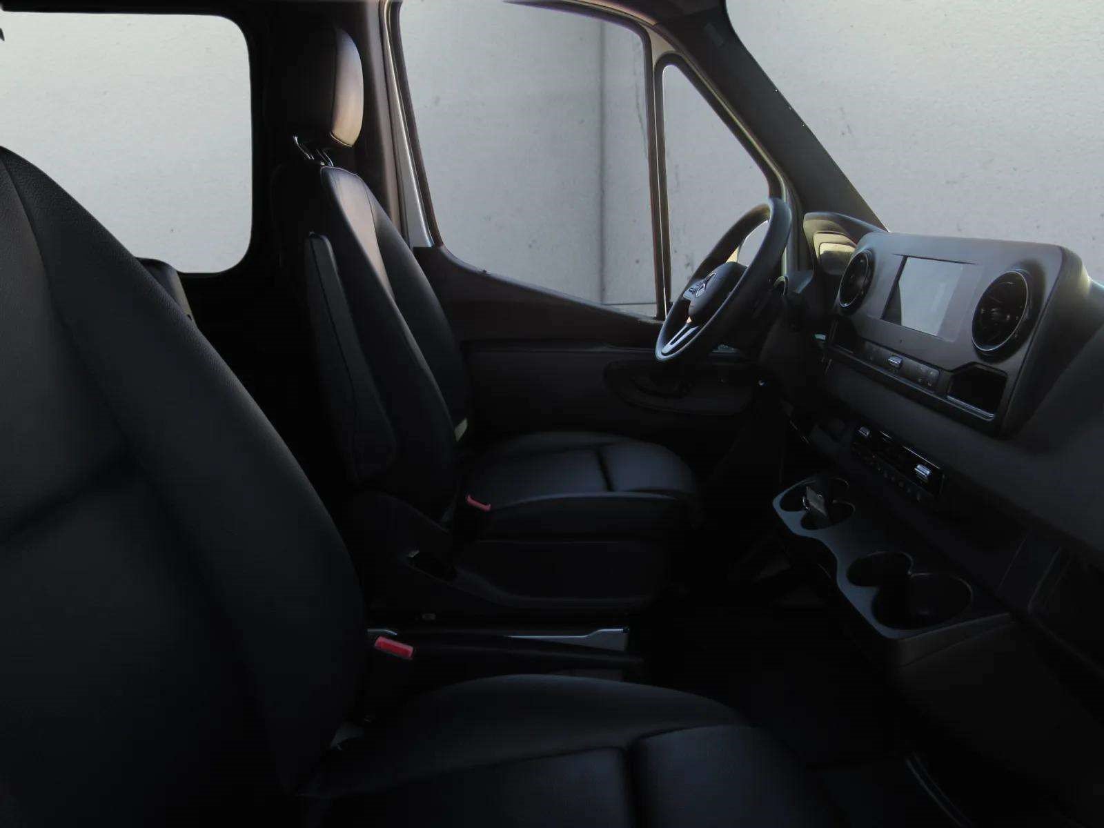 Used 2024 Mercedes-Benz Sprinter 2500 image 8