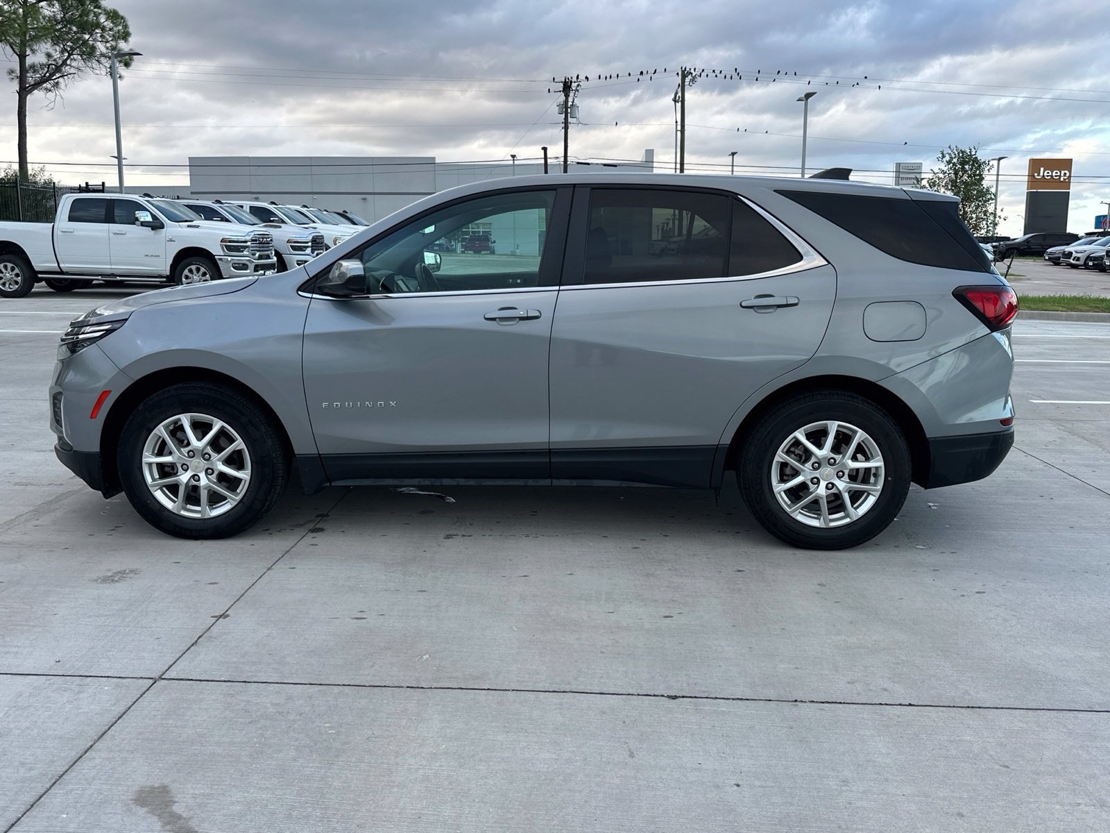 Used 2024 Chevrolet Equinox LT FWD image 2