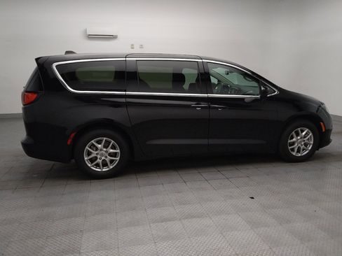 Used 2024 Chrysler Voyager LX FWD image 10