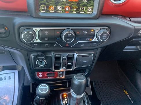 Used 2023 Jeep Wrangler Unlimited Rubicon AWD/4WD image 22