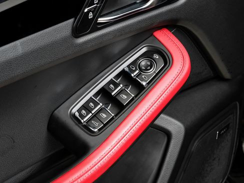 Used 2024 Porsche Macan image 45