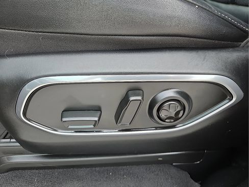 Used 2023 Jeep Wagoneer 4WD w/ Premium Group I image 16
