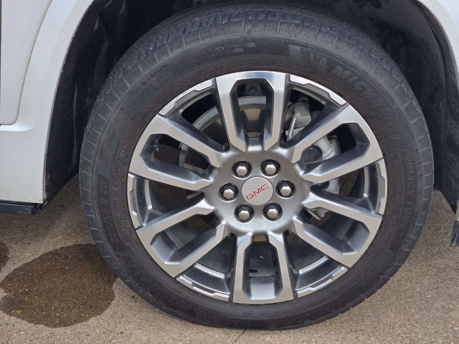 Used 2023 GMC Acadia Denali w/ Denali Ultimate Package FWD image 9