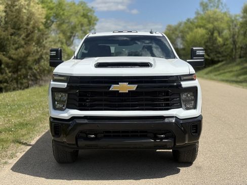 Used 2025 Chevrolet Silverado 2500 Custom w/ Custom Value Package AWD/4WD image 3