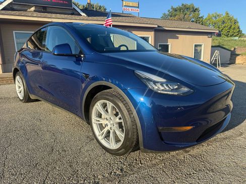 Used 2020 Tesla Model Y Long Range image 1