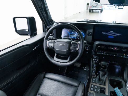 Used 2024 Toyota Land Cruiser image 10