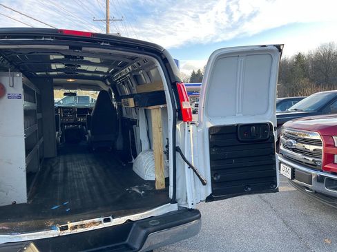 Used 2019 GMC Savana 2500 w/ Enhanced Convenience Package image 21