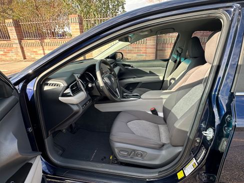 Used 2021 Toyota Camry LE w/ Carpet Mat Package (TMS) FWD image 6