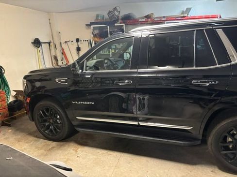 Certified 2023 GMC Yukon SLT w/ SLT Luxury Package AWD/4WD image 4