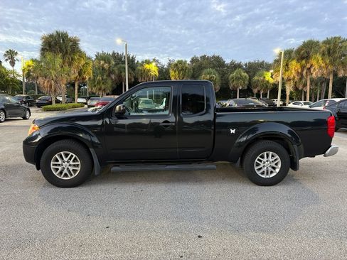 Used 2017 Nissan Frontier SV RWD image 2