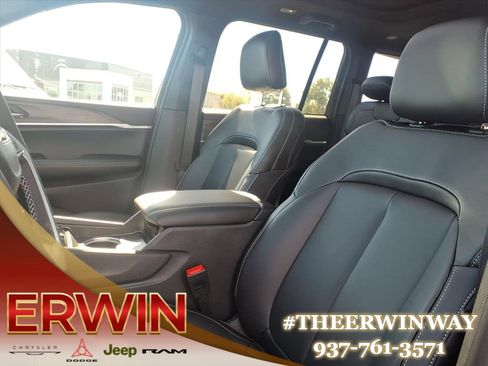 New 2025 Jeep Grand Cherokee Limited w/ Black Appearance Package image 6