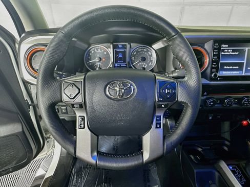 Used 2020 Toyota Tacoma SR5 RWD image 15