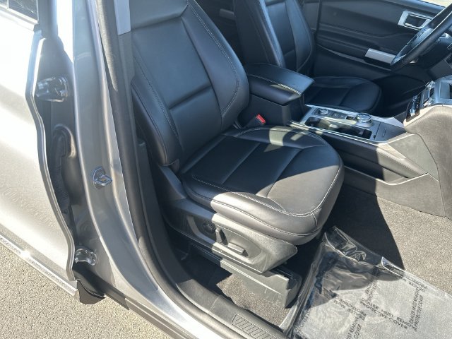 Used 2023 Ford Explorer XLT w/ Equipment Group 202A AWD/4WD image 34