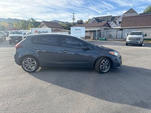 Used 2016 Kia Forte SX FWD image 3