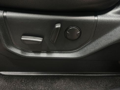Used 2019 Ford F150 Lariat w/ Equipment Group 502A Luxury AWD/4WD image 16
