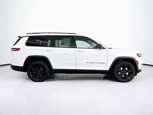 Used 2023 Jeep Grand Cherokee L Laredo AWD/4WD image 10