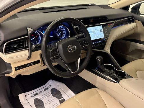 Used 2020 Toyota Camry XLE FWD image 17