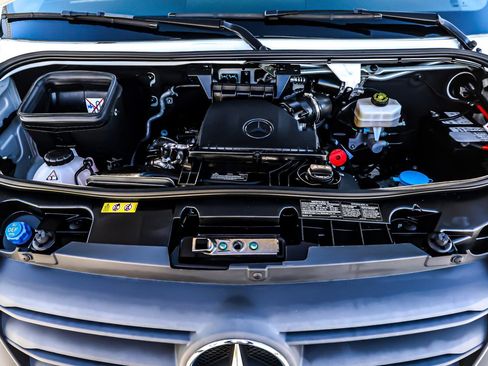 Used 2024 Mercedes-Benz Sprinter 2500 image 11