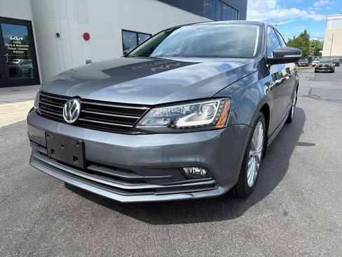 Used 2016 Volkswagen Jetta SEL w/ Lighting Package FWD image 3