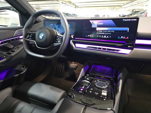 Used 2025 BMW i5 xDrive40 w/ Premium Package AWD/4WD image 11
