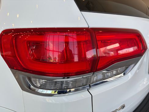 Used 2018 Jeep Grand Cherokee Limited AWD/4WD image 28
