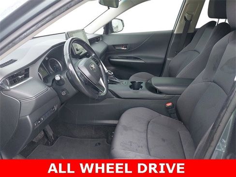 Used 2021 Toyota Venza LE image 9