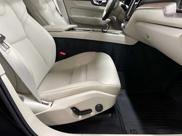 Used 2022 Volvo XC60 B5 Momentum w/ Climate Package AWD/4WD image 76