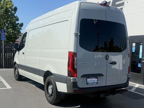 Used 2021 Mercedes-Benz Sprinter 2500 image 4