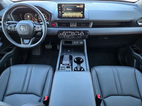 Used 2025 Honda Pilot TrailSport image 12